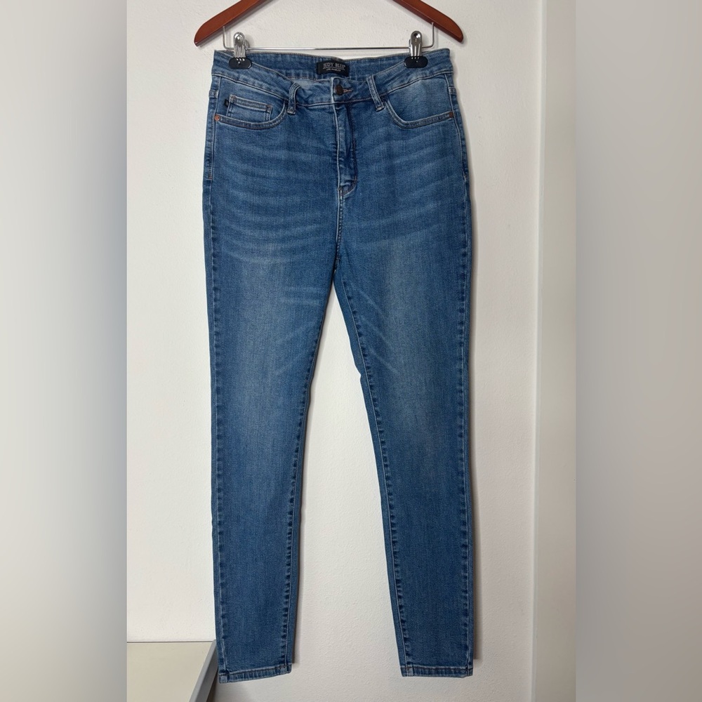 JUDY BLUE NWOT MEDIUM WASH CLASSIC JEANS SZ 13/31